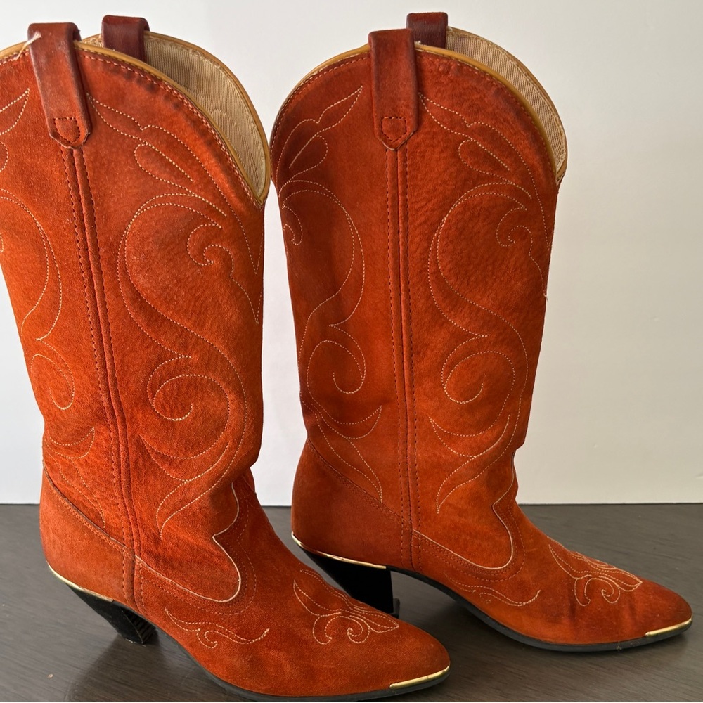 Vtg 80s Womens Rust Suede
ACME Boots Heels Shoe
Western Cowgirl Butterfly